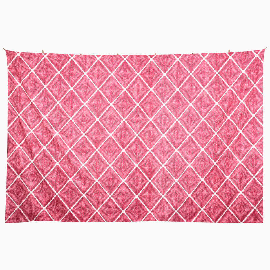John Robshaw Back This Way Tapestry featuring a rectangular magenta and white diamond lattice pattern, reminiscent of embroidered jhool.