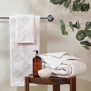 Dasati White Bath Towel